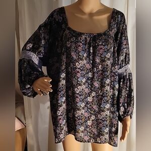 Women's Top Size 3X.